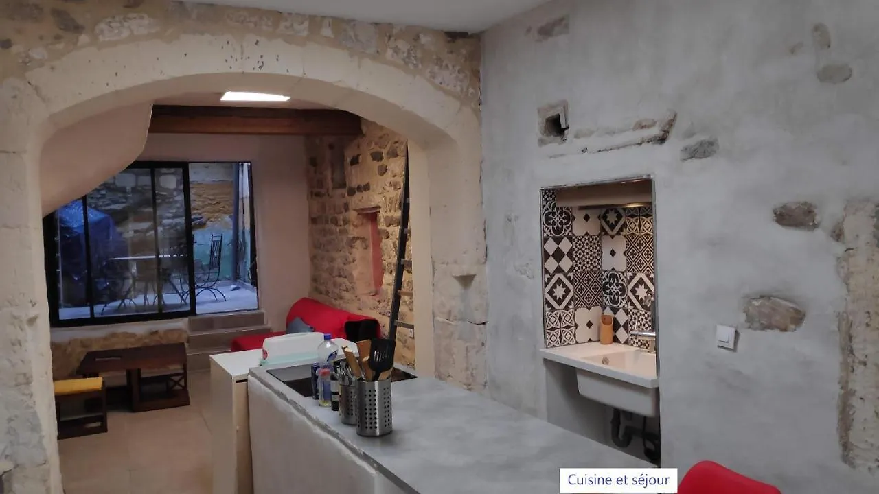 Appartement Des Arenes, Deux Chambres Avec Patio, Patangarles. France