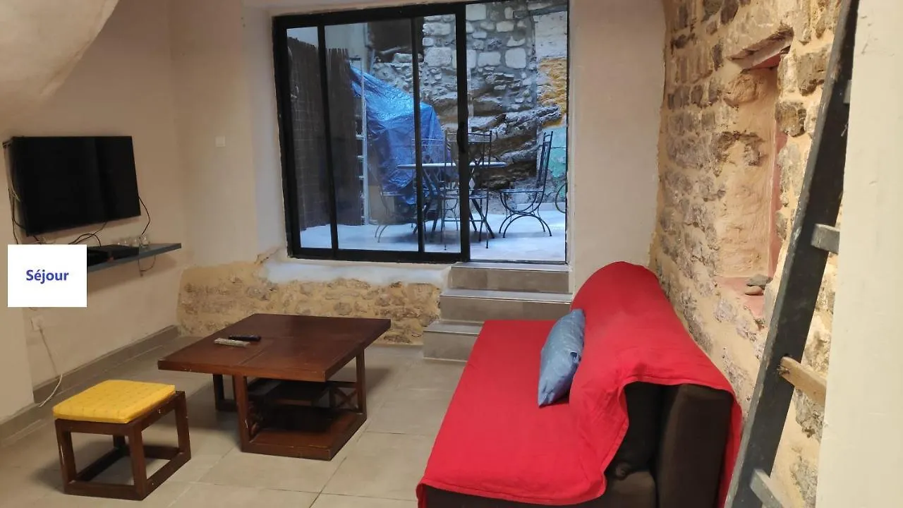 Apartment Appartement Des Arenes, Deux Chambres Avec Patio, Patangarles.
