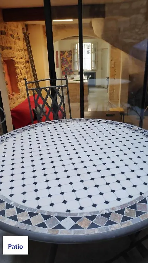 Apartment Appartement Des Arenes, Deux Chambres Avec Patio, Patangarles.